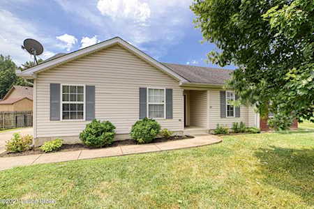 125 Clover Cove Ct Shepherdsville, KY 40165