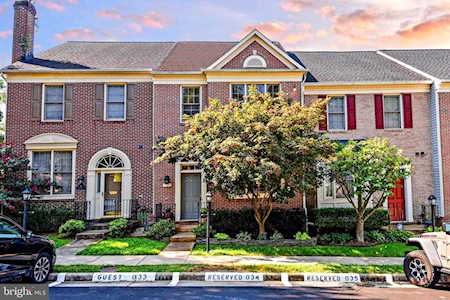 3727 Huntley Meadows Ln Alexandria, VA 22306