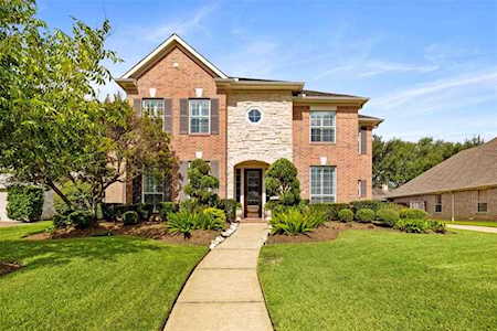 1611 Hill Spring Dr Sugar Land, TX 77479