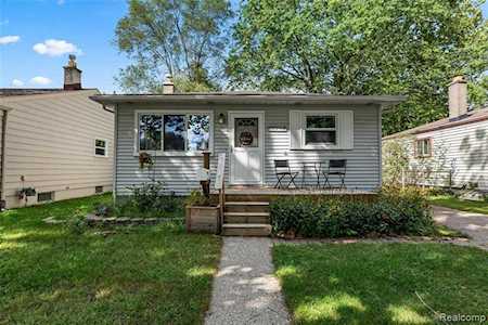 12249 Cardwell St Livonia, MI 48150