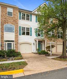 25366 Ashbury Dr Chantilly, VA 20152