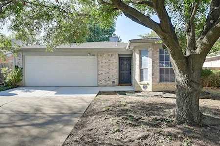 302 Moss Hill Drive Arlington, TX 76018