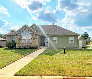 2230 Roaming Hills Dr Richmond, IN 47374