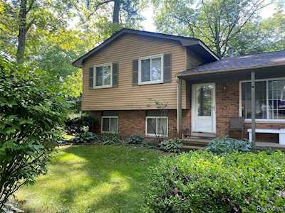 3600 Woodview Ave West Bloomfield Twp, MI 48324