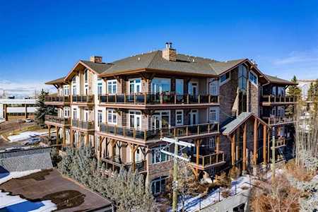 4440 14 St NW #404 Calgary, AB T2K 1J5