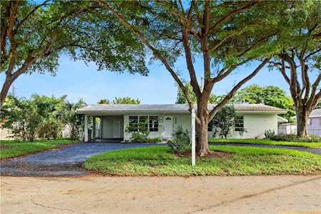 2551 NE 18th St Pompano Beach, FL 33062