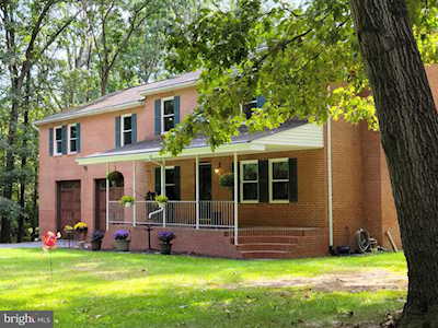 8321 Woodland Rd Pasadena, MD 21122