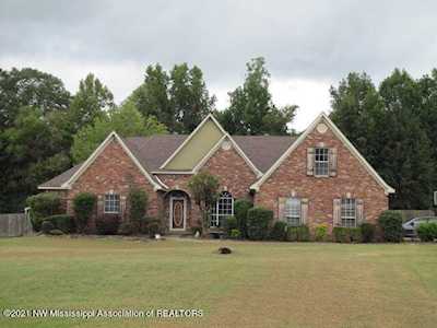 4412 Chamberlin Oaks Dr Hernando, MS 38632