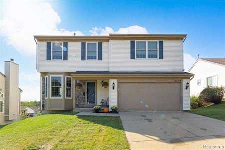 3408 Hilltop Dr Holly Vlg, MI 48442
