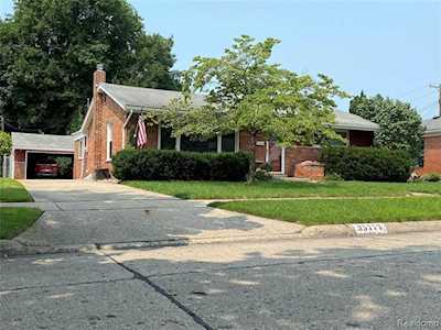 35777 Minton St Livonia, MI 48150