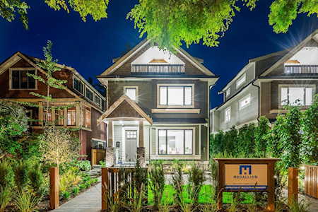 2071 E 6th Avenue Vancouver, BC V5N 1P8