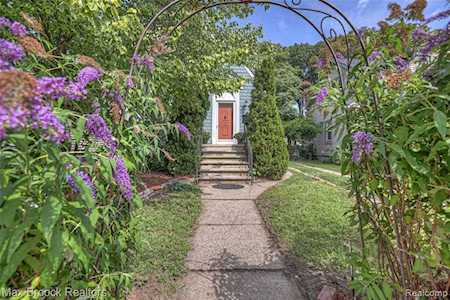 201 E Maplehurst St Ferndale, MI 48220