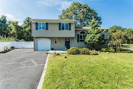 46 Mount Mckinley Avenue Farmingville, NY 11738