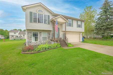 3394 Valley Rise Dr Holly Vlg, MI 48442