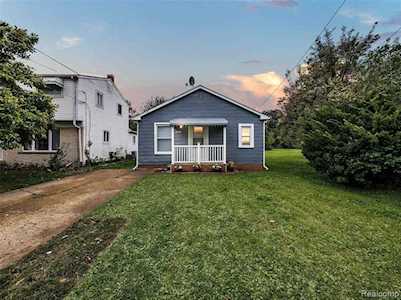 32723 Robeson St St. Clair Shores, MI 48082