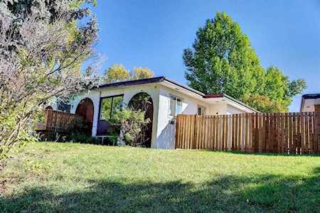 3036 Doverville Crescent SE Calgary, AB T2B 1T9