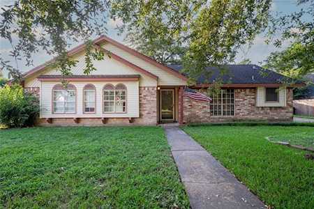 13015 Mills Bend St St Houston, TX 77070
