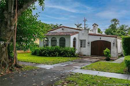 2806 Columbus Blvd Coral Gables, FL 33134