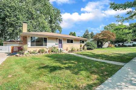 15065 Fairway St Livonia, MI 48154