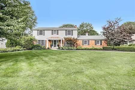 31921 Robinhood Dr Beverly Hills Vlg, MI 48025
