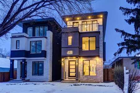631 55 Ave SW Calgary, AB T2V 0G2