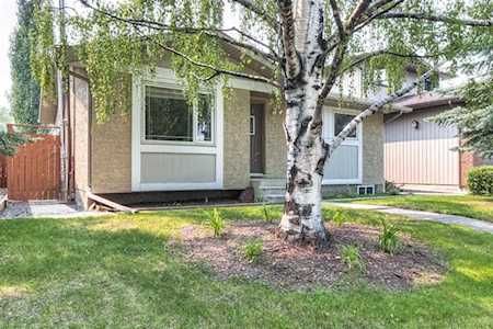 488 Bracewood Crescent SW Calgary, AB T2W 3B8