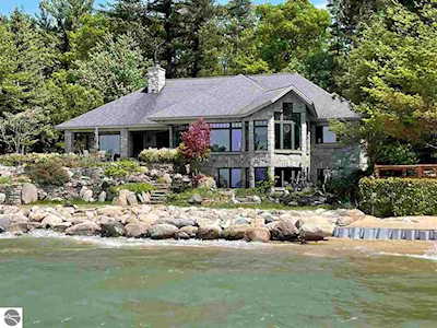7201 Deepwater Point Road Williamsburg, MI 49690