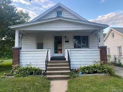 1027 E George Ave Hazel Park, MI 48030