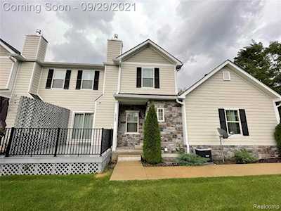1722 Barrington Ct Orion Twp, MI 48360