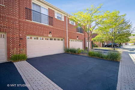 899 Bromley Place Northbrook, IL 60062