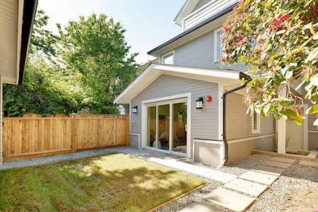 1372 E 10th Avenue Vancouver, BC V5N 1X3
