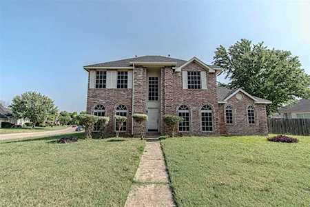 1129 Kensington Drive Desoto, TX 75115