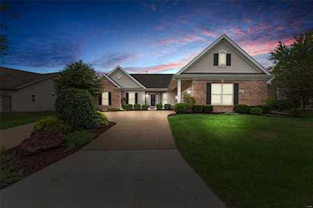 1037 Pearview Dr St Peters, MO 63376