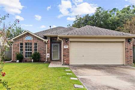11915 Santa Fe Trl Santa Fe, TX 77510
