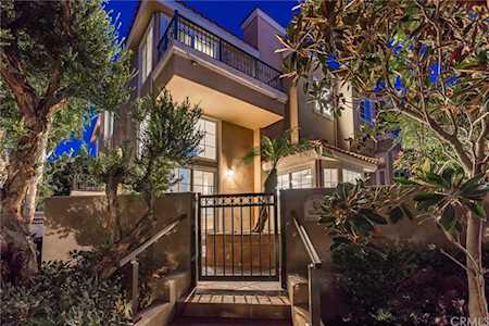 19585 Oakdale Ln Huntington Beach, CA 92648