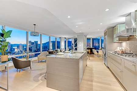 1111 Alberni Street #3202 Vancouver, BC V6E 4V2