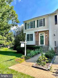 5858 Watermark Circle Centreville, VA 20120