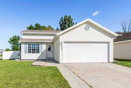 1800 Huntington Ln West Fargo, ND 58078