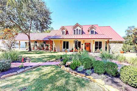 212 Navajo Trail Rd Wallisville, TX 77597