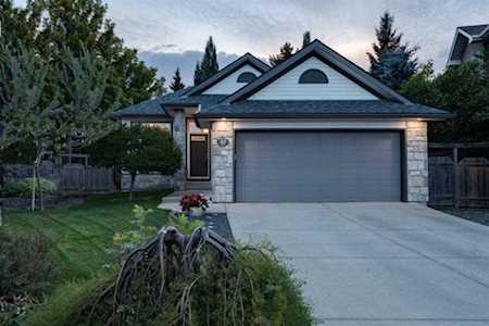 43 Wentworth Circle SW Calgary, AB T3H 4V8