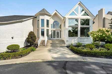 7124 Alta Vista Dr West Bloomfield Twp, MI 48322