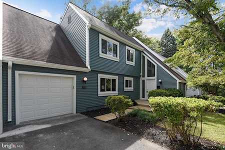 1512 Roundleaf Ct Reston, VA 20190