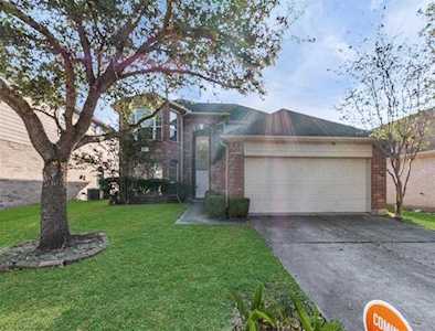 2723 Edgewick Elm St Fresno, TX 77545