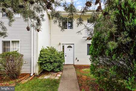 223 Sugarland Run Dr Sterling, VA 20164