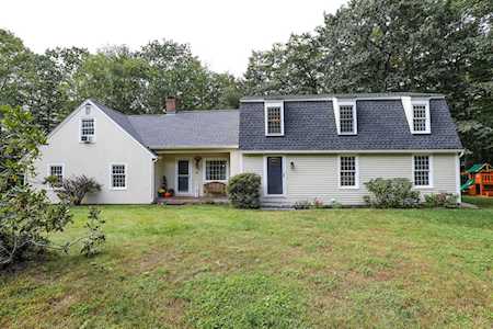 41 Oriole Dr Bedford, NH 03110