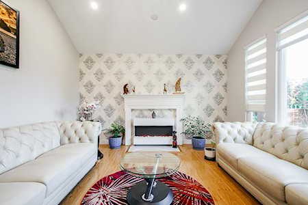 14119 Blackburn Avenue White Rock, BC V4B 2Z6