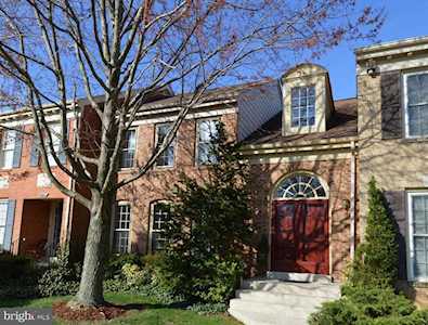 4618 Luxberry Dr Fairfax, VA 22032