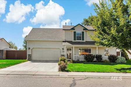 2607 South Bluegrass Drive Nampa, ID 83686