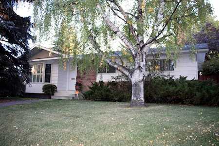 56 Bennett Crescent NW Calgary, AB T2L 1R1