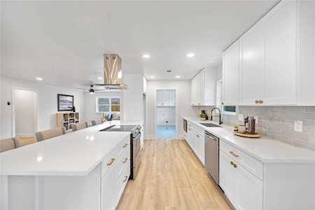 5203 Redstart St Houston, TX 77035